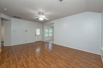 10680 Royal York Dr in Conroe, TX - Building Photo - Building Photo