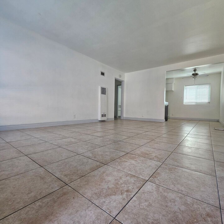 3376 Martin Luther King Jr Blvd in Lynwood, CA - Building Photo