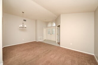 30801 Tremont Dr in Zephyrhills, FL - Building Photo - Building Photo