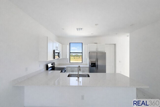 property at 966 Countess Ave