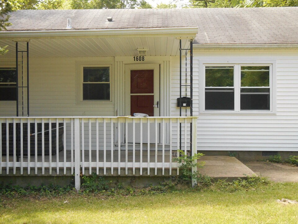 1608 E University St in Bloomington, IN - Building Photo