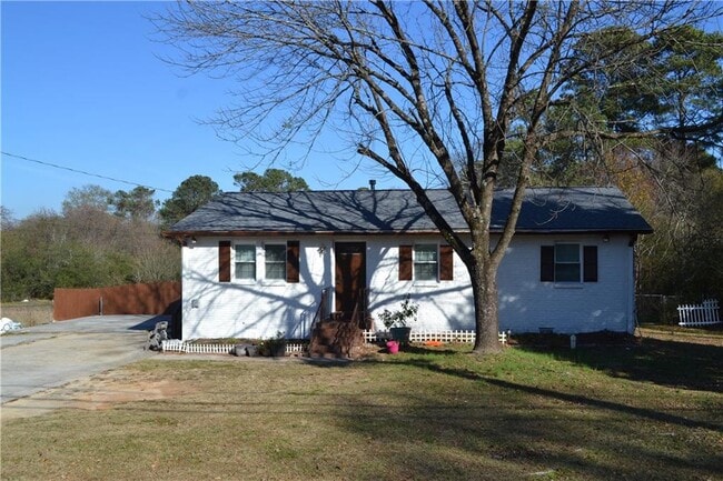555 Lee Byrd Rd in Loganville, GA - Building Photo - Building Photo
