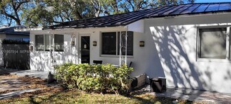 875 NE 130th St in North Miami, FL - Building Photo