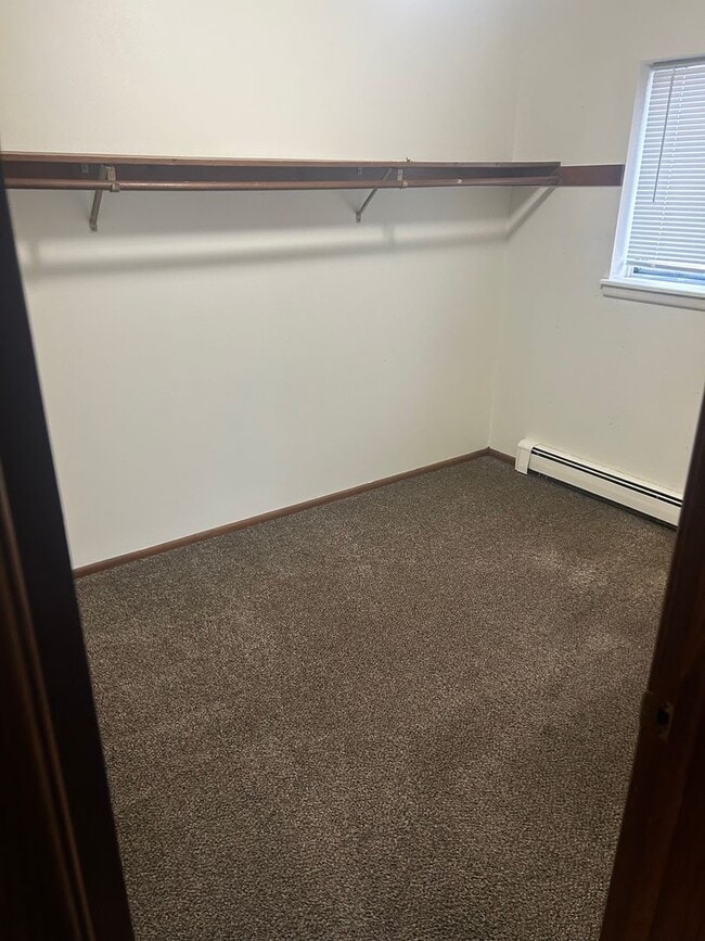 10621 W Lincoln Ave in West Allis, WI - Building Photo - Building Photo