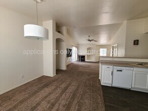 8680 S Desert Dove Dr in Tucson, AZ - Building Photo - Building Photo