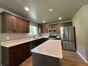 253 Lindemann Dr in Iowa City, IA - Building Photo - Building Photo
