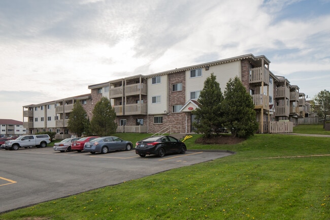 96 Highfield Park Dr in Dartmouth, NS - Building Photo - Building Photo