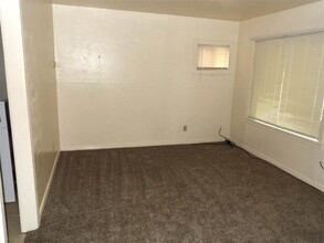 1406 NW Lincoln Ave in Lawton, OK - Foto de edificio - Building Photo