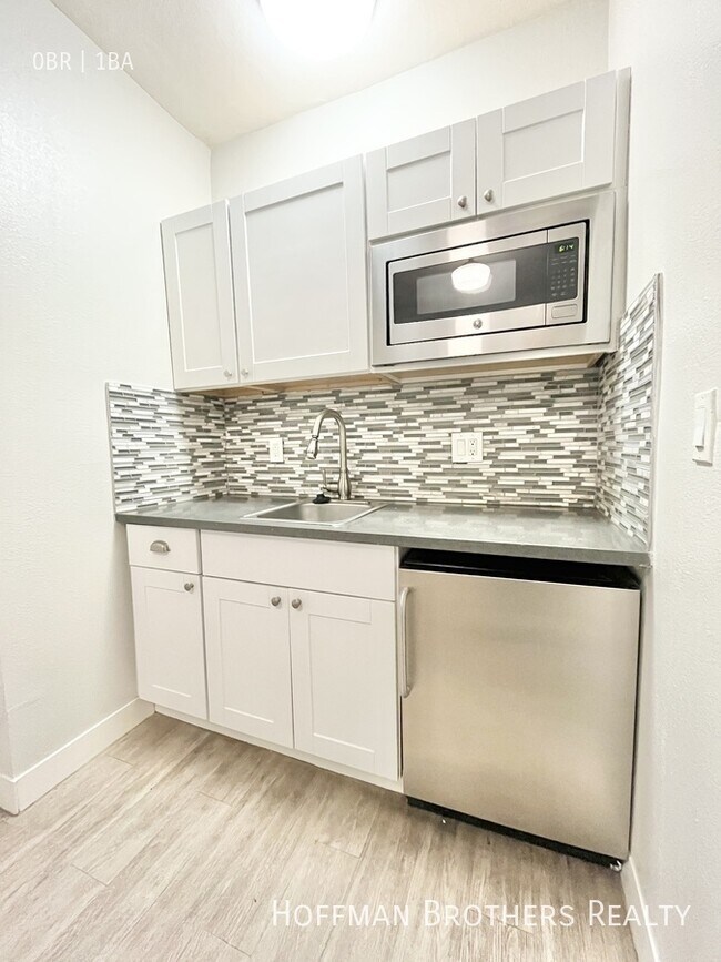 412 S Lake St, Unit 405 in Los Angeles, CA - Building Photo - Building Photo