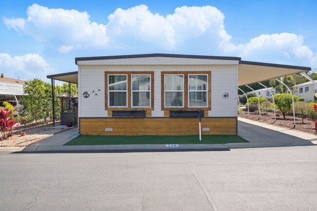 525 W El Norte Pkwy in Escondido, CA - Building Photo - Building Photo