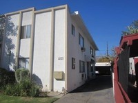 10717 Bloomfield St in Toluca Lake, CA - Foto de edificio - Building Photo