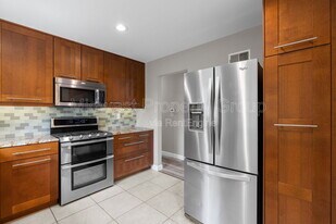 438 Bush Dr in Ballwin, MO - Building Photo