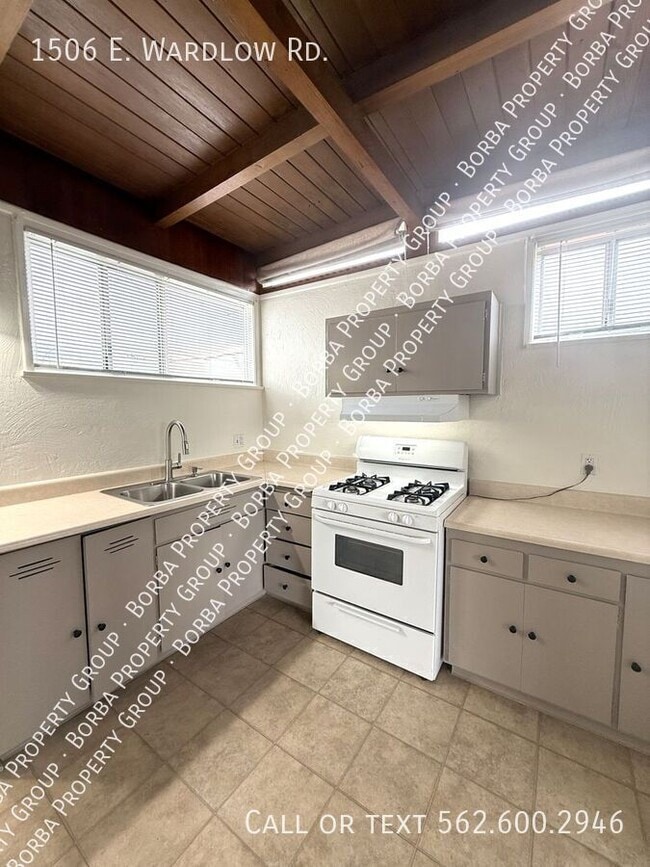 property at 1506 E Wardlow Rd