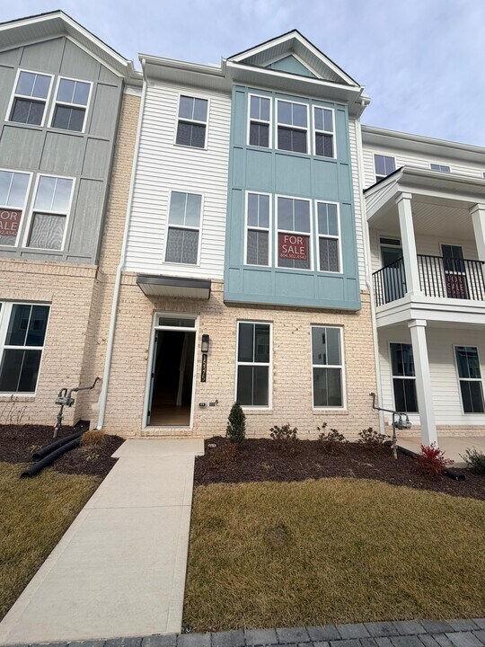 15375 Sunray Aly in Midlothian, VA - Building Photo