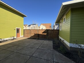 1830 Roth St in Chico, CA - Foto de edificio - Building Photo