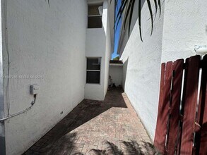 7131 NW 114th Ct in Doral, FL - Building Photo - Building Photo