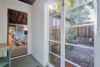 730 Bryant St, Unit West Cottage in Palo Alto, CA - Foto de edificio - Building Photo