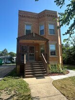 5648 W Higgins Ave in Chicago, IL - Building Photo