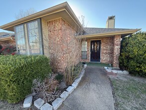 115 Larchbrook Dr in Desoto, TX - Building Photo - Building Photo