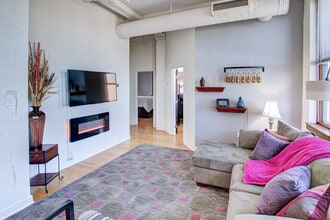 1133 W 9th St, Unit 206 in Cleveland, OH - Foto de edificio - Building Photo