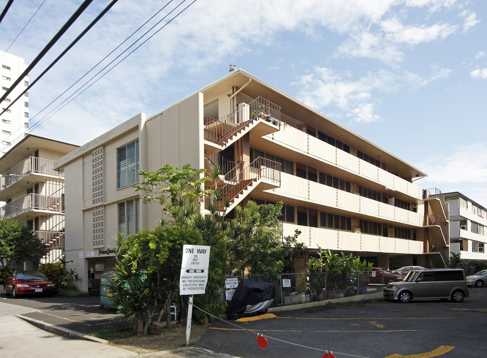 Prince David Apartments in Honolulu, HI - Building Photo