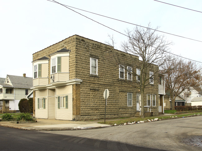 16321 Arcade Ave in Cleveland, OH - Foto de edificio - Building Photo