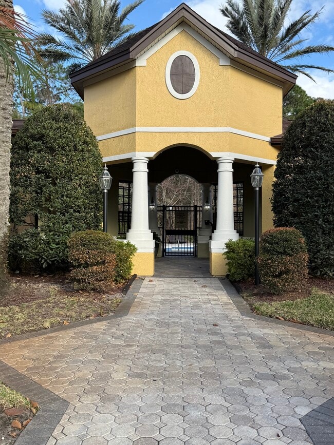 712 Crest Pines Dr, Unit 336 in Orlando, FL - Foto de edificio - Building Photo