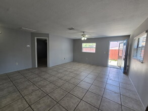 5424 Amy Ln in New Port Richey, FL - Building Photo - Building Photo