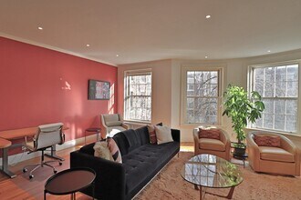 143 Beaconsfield Rd, Unit 3 in Brookline, MA - Building Photo - Building Photo