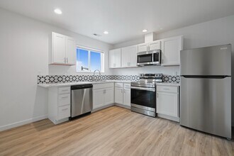 2625 W Marina Dr, Unit 5 in Moses Lake, WA - Foto de edificio - Building Photo