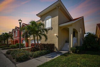 18 Franklin Ct S in St. Petersburg, FL - Building Photo - Building Photo