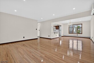 97 Sipp Ave in Clifton, NJ - Building Photo - Building Photo