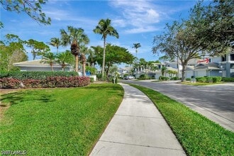 720 Tarpon Cove Dr in Naples, FL - Foto de edificio - Building Photo