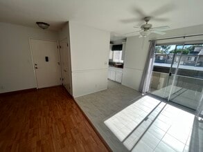 24420 Nicklaus Dr, Unit J2 in Santa Clarita, CA - Foto de edificio - Building Photo