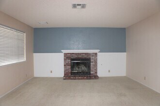 2113 Hillcrest Ave in Rosamond, CA - Building Photo - Building Photo