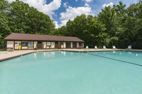 Newport Woods Apartments in Newport, MI - Foto de edificio - Building Photo