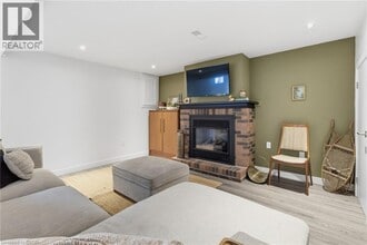 2112 Amesbury Crescent in Burlington, ON - Building Photo - Building Photo