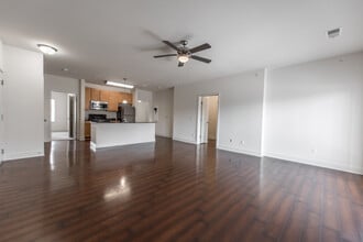 65 West Apartments in Cincinnati, OH - Building Photo - Building Photo
