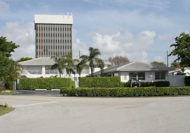 Roses Cottages in Fort Lauderdale, FL - Building Photo - Building Photo