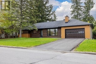 180 Roger Rd in Ottawa, ON - Building Photo