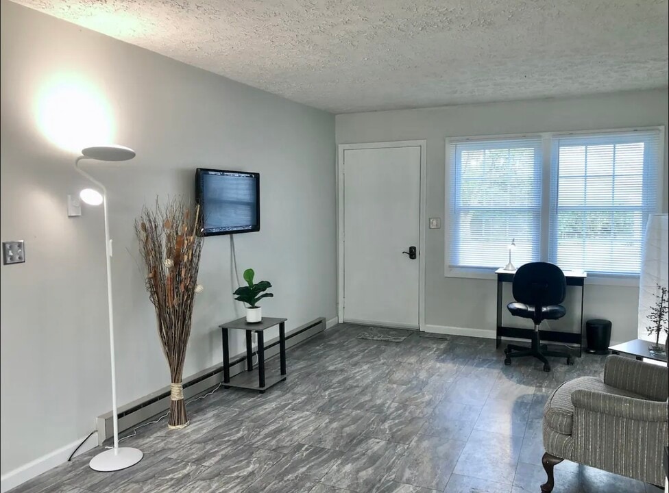5611 E State Road 45, Unit B in Bloomington, IN - Building Photo