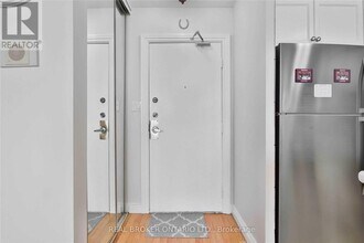 20 Edgecliff Golfway in Toronto, ON - Building Photo - Building Photo