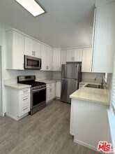 6116 Overhill Dr in Los Angeles, CA - Foto de edificio - Building Photo