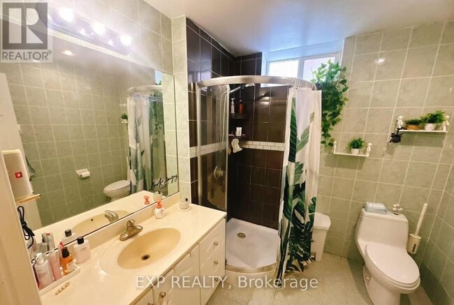 123 Steeles Ave E in Toronto, ON - Building Photo - Building Photo