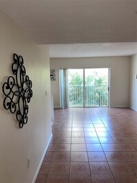 167 Riviera Cir in Weston, FL - Foto de edificio - Building Photo