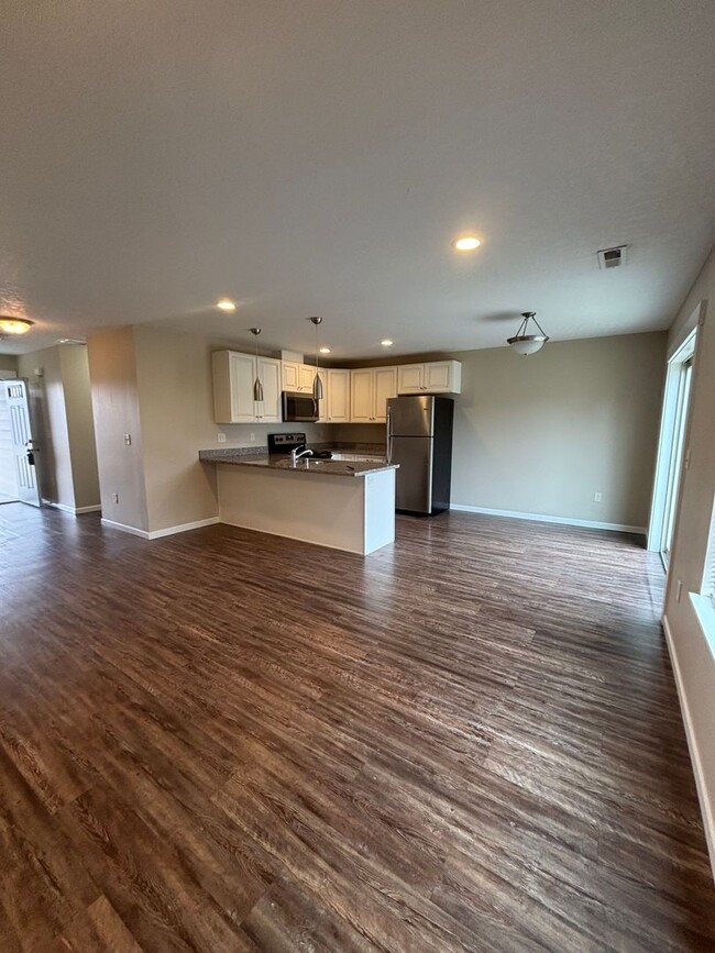 property at 10415-10417 E Maxwell Ave