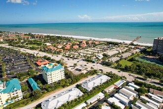 136 Ocean Breeze Dr in Juno Beach, FL - Foto de edificio - Building Photo