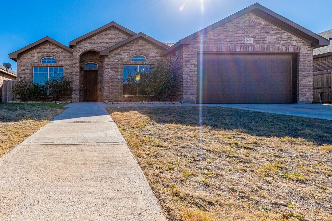 6609 Victory Pkwy in Midland, TX - Building Photo