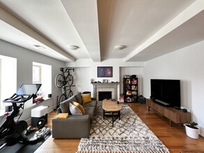 1470 W Carmen Ave, Unit 101 in Chicago, IL - Foto de edificio - Building Photo