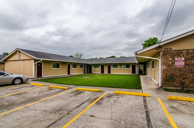 Panama Estates in Houston, TX - Foto de edificio - Building Photo